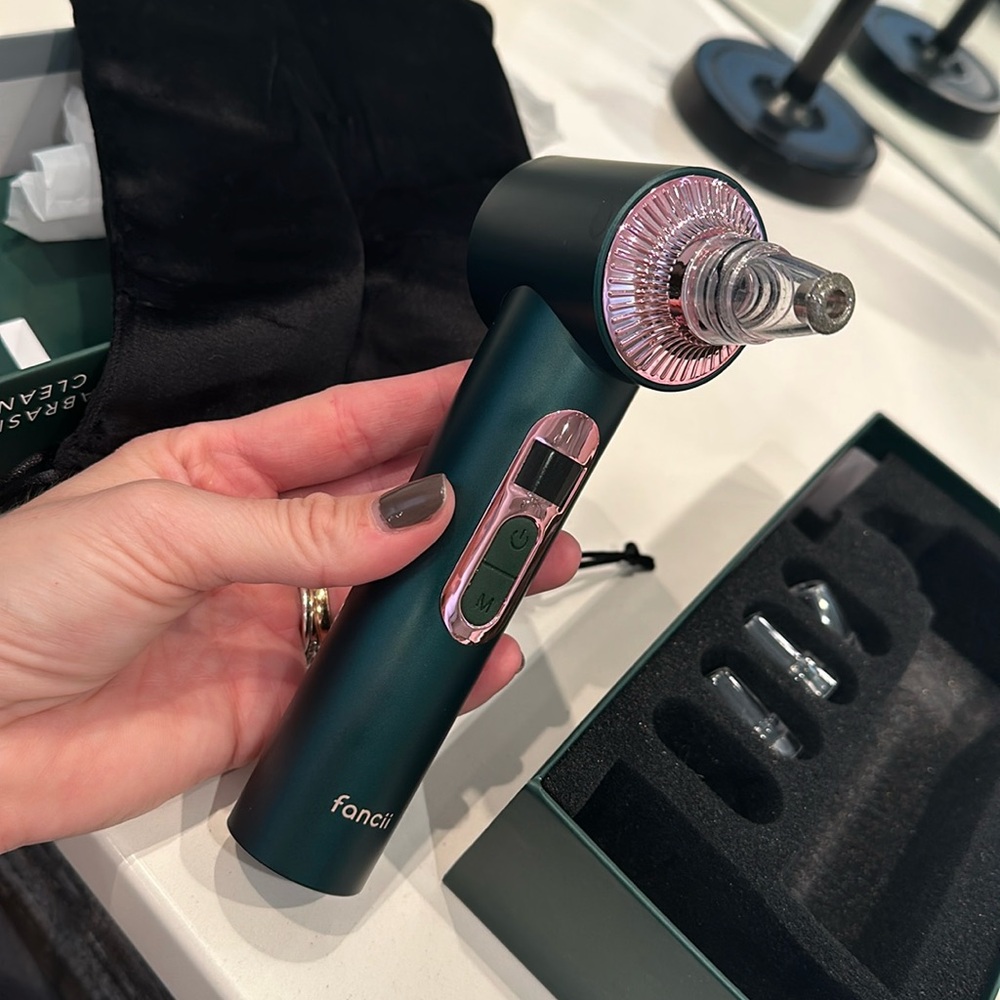 Clara - Microdermabrasion + Pore Cleansing